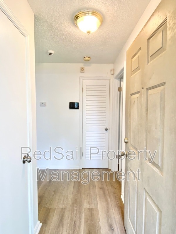 Building Photo - 568 Candle Ln