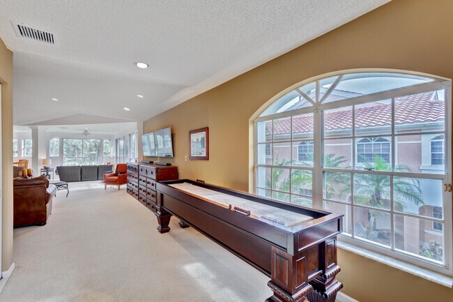 Building Photo - 207 Legendary Cir