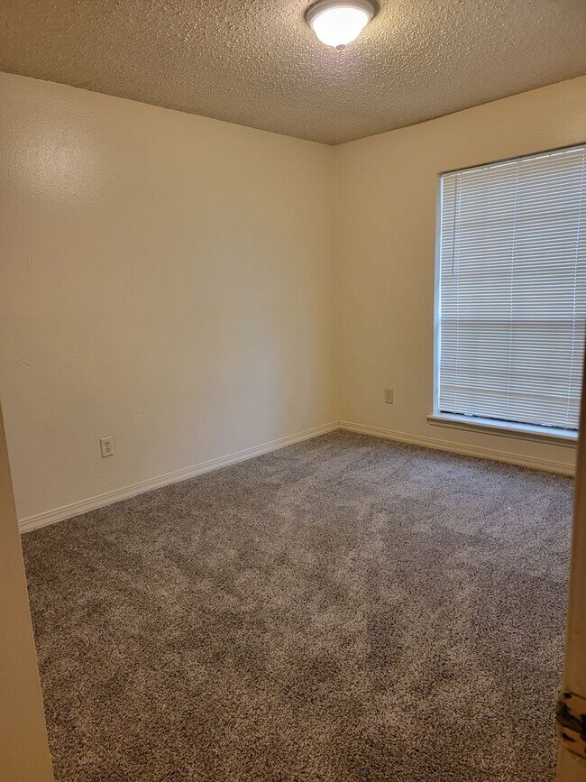 Building Photo - 6411 Frondosa Dr