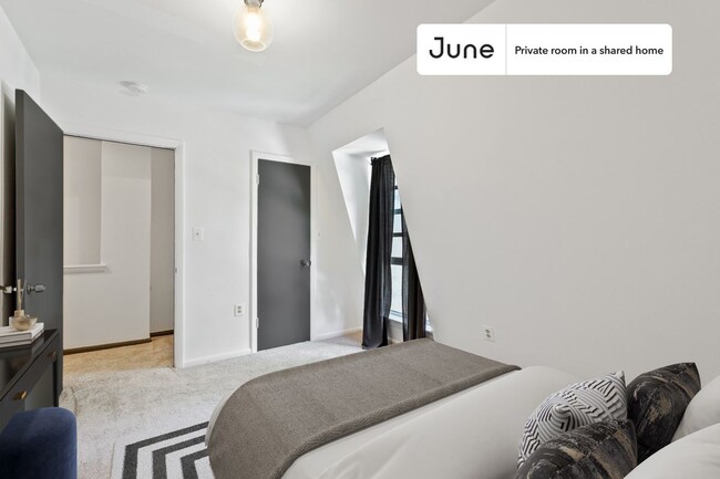 Building Photo - 1107 1/2 M St NW