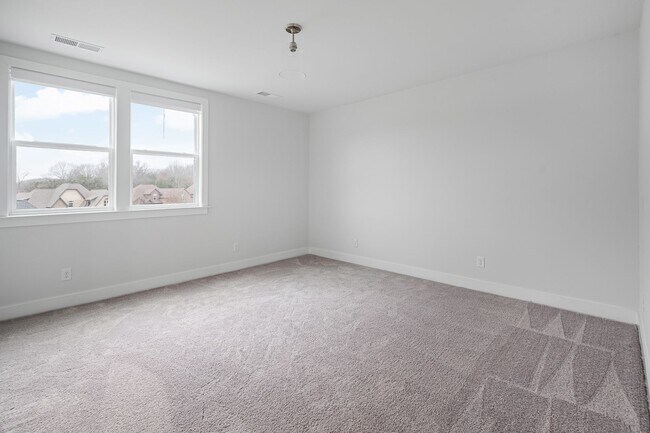 Building Photo - 805 Regimental Dr