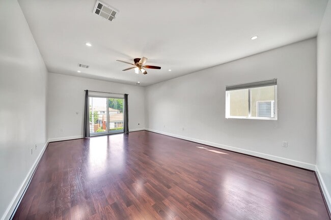 Building Photo - 3533 Tuller Ave