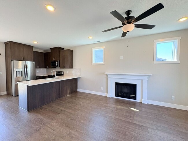 Building Photo - 3 Bedroom, 2.5 Bathroom Home Available in NE Salem!