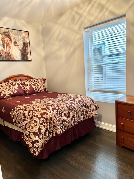 Building Photo - 1059 N Mayfield Ave