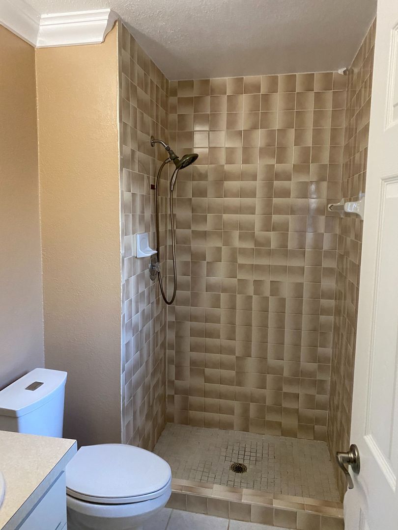 Building Photo - COMING SOON: Gorgeous, remodeled DIRECT ACCESS: 3 bedroom 2 bathroom water front home