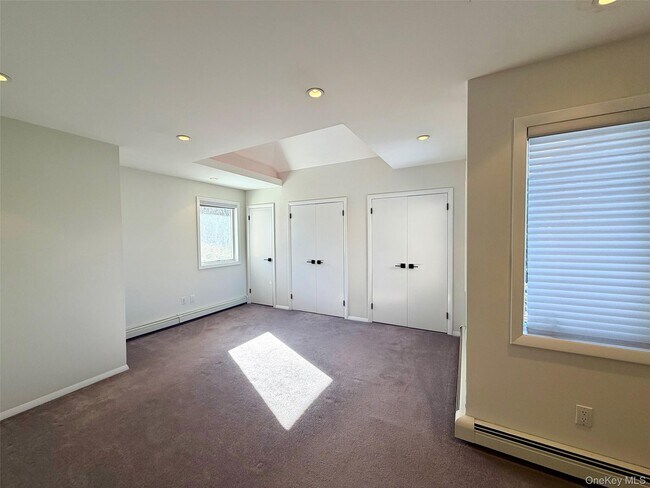 Building Photo - 5 Glen Hill Ct