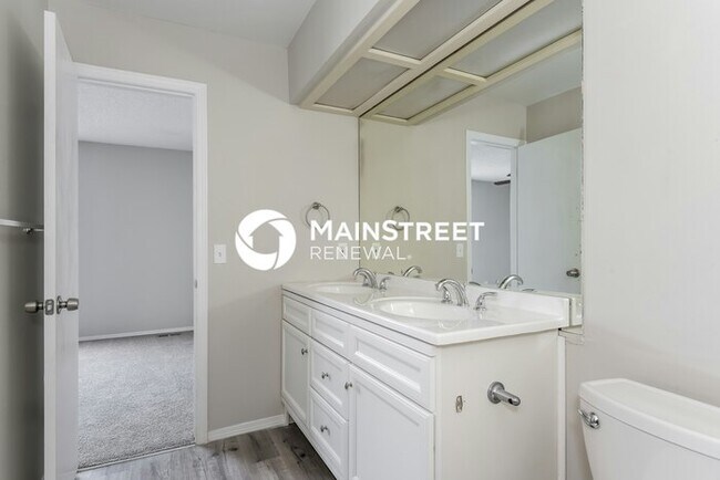Building Photo - 3 Bedroom Pet-Friendly Home in LITTLETON, CO with Main Street Renewal