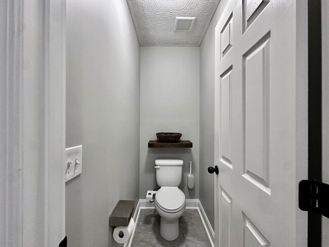 Building Photo - 9583 Yarbrough Rd