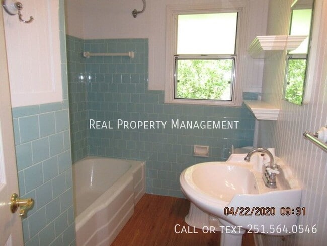 Building Photo - 1063 Midmoor Dr