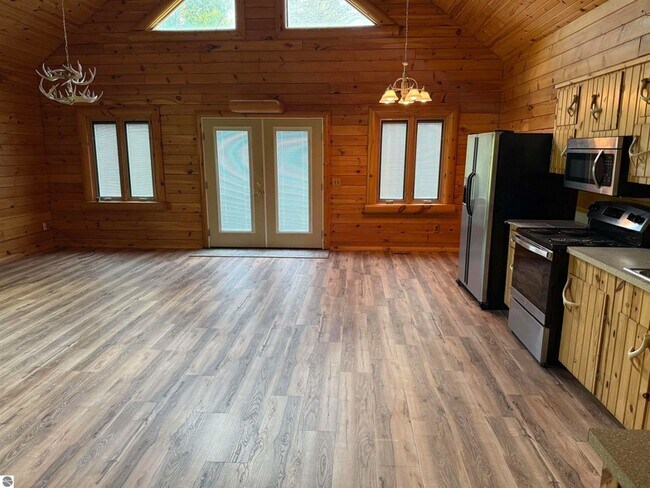 Building Photo - 5498 Gross Dr