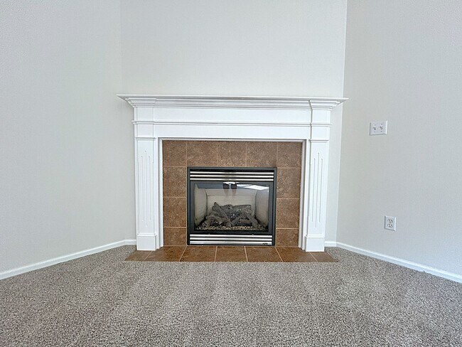 Building Photo - Beautifully appointed 4-Bedroom 2-bathroom...