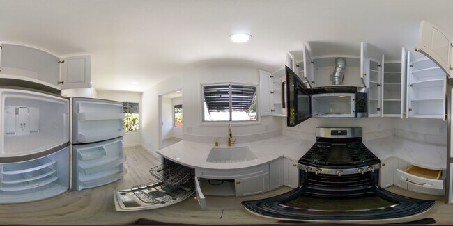 Building Photo - Beautifully Remodeled Detached 2 Bed 1 Bath Home with yard and pet friendly!