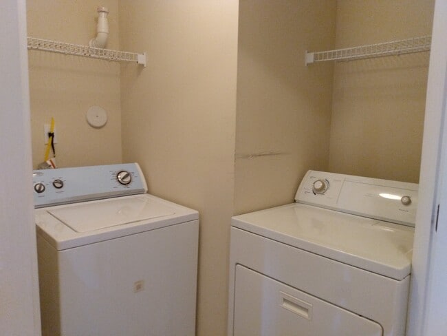 Building Photo - 2018 Alta Meadows Ln