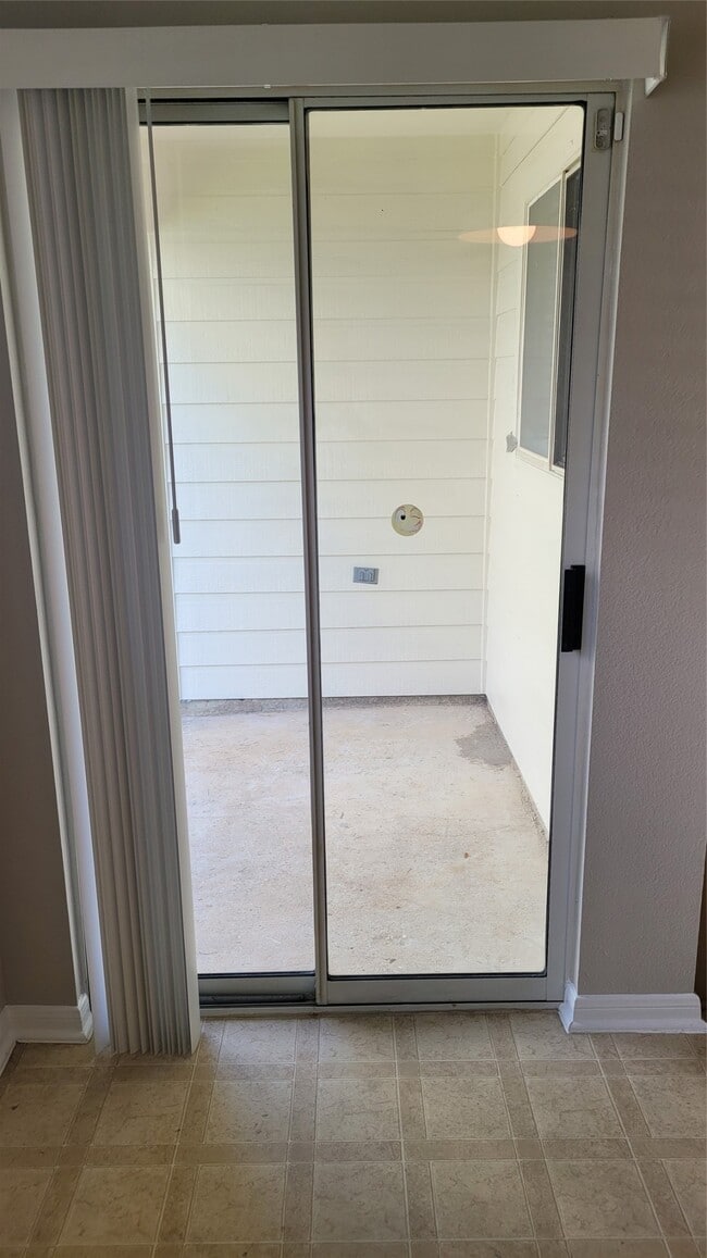 Building Photo - 7211 Foxwalk Ln