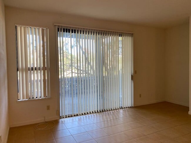 Building Photo - 15 Invincible Ct