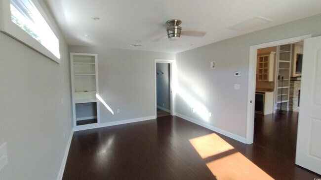 Building Photo - 710 Yucca Ave