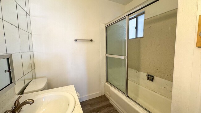 Building Photo - 50 Shadow Ln