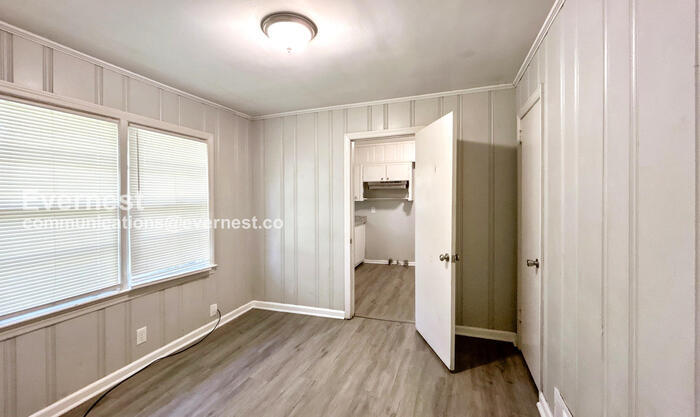 Building Photo - 1964 Laurel Ln