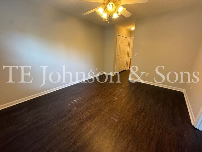 Building Photo - 3355 Kensington Pl