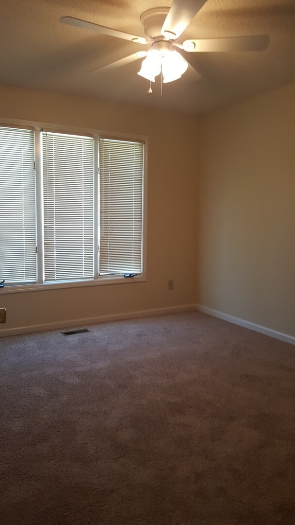 Building Photo - 1402 Sherbrooke Cir
