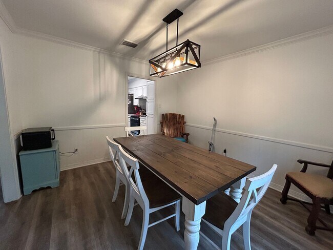 Building Photo - High-End Haughton Home