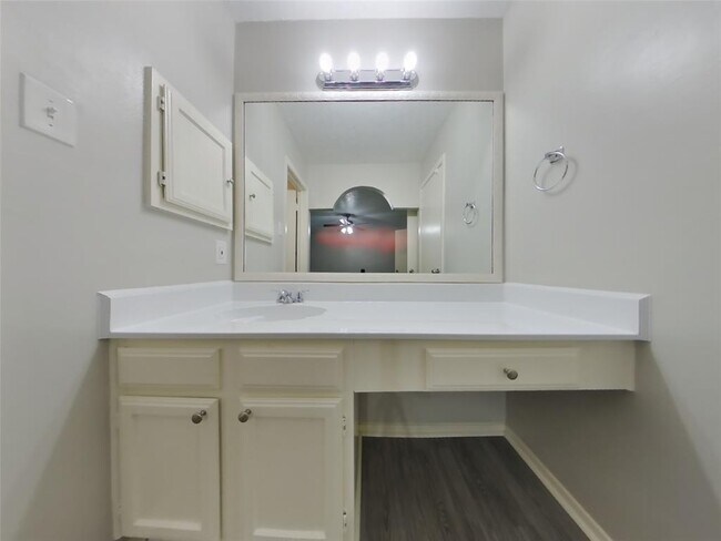 Building Photo - 120 WoodCrest Dr