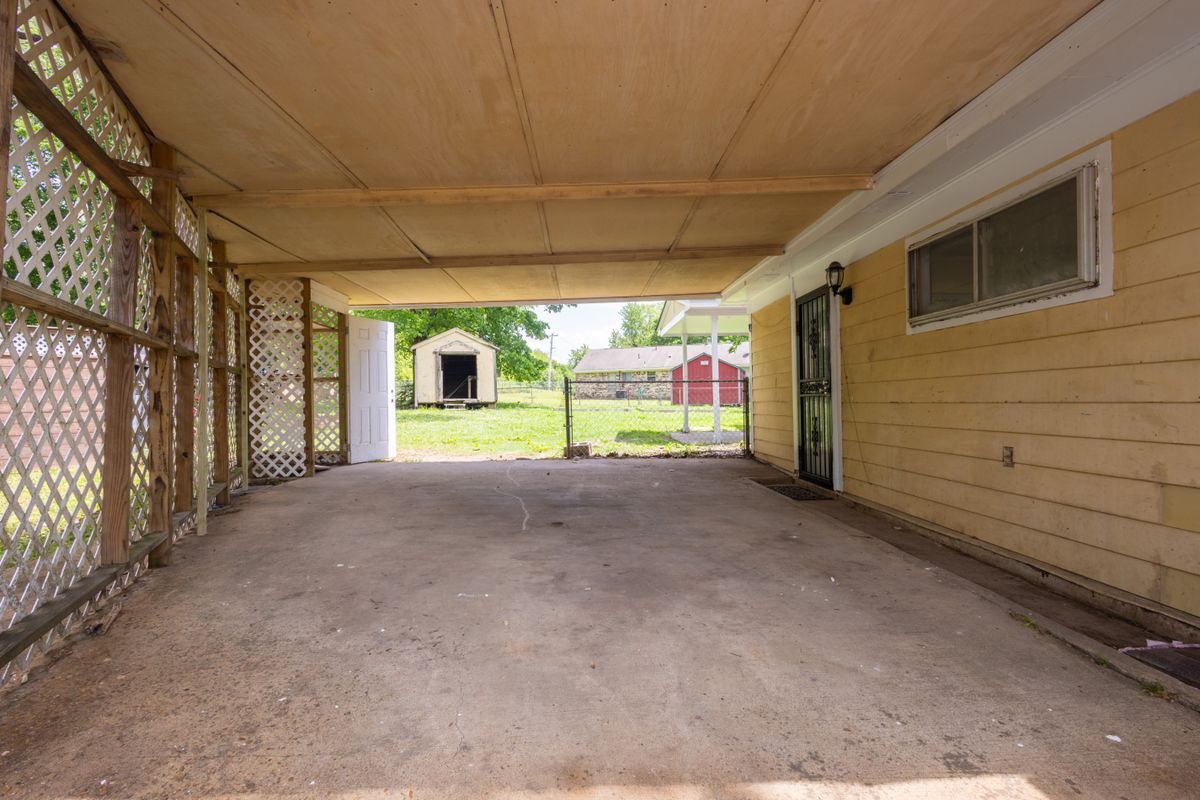 Building Photo - 5010 Ruthie Cove