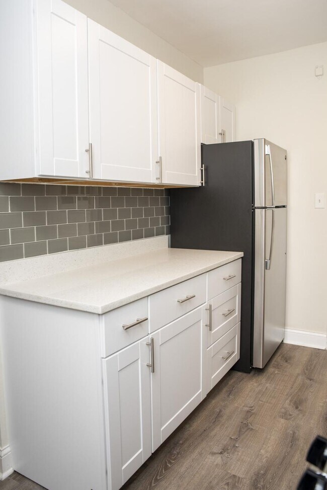 Building Photo - 3 bedroom in Chicago IL 60657