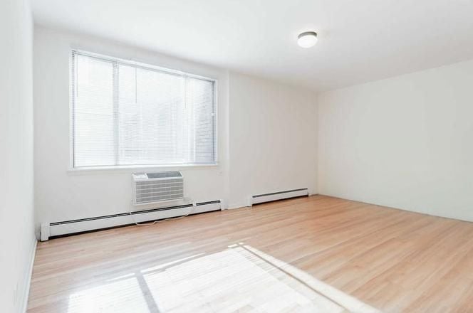 Building Photo - 424 W Oakdale Ave