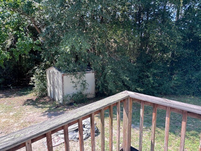 Building Photo - 207 Pinoak Ct