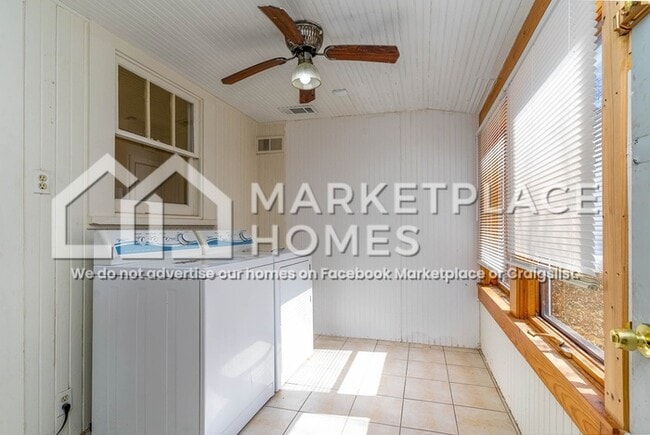 Building Photo - 312 Maple St