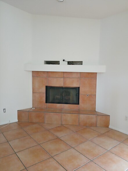 Building Photo - 74137 Scholar Ln E
