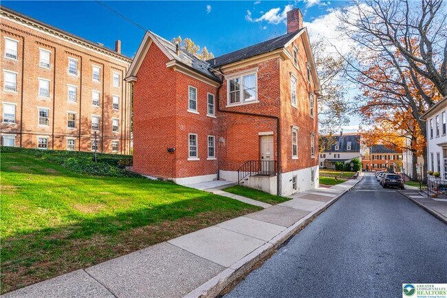 Building Photo - 426 Heckewelder Pl