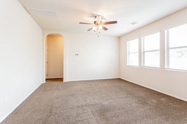 Building Photo - 3 Bedrooms, 2.5 Bathrooms – Stylish and Co...