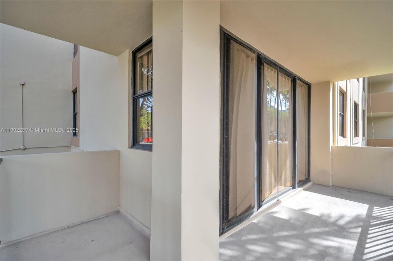 Building Photo - 1470 NE 123rd St