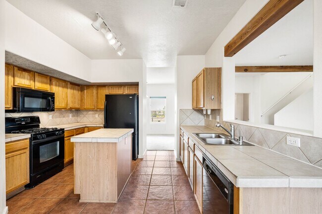 Building Photo - Spacious Two-Story Retreat