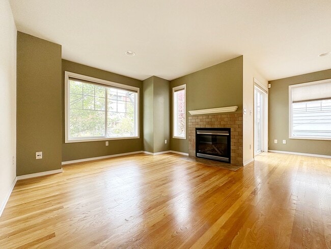 Building Photo - 3bs/2.5ba Seattle Townhome