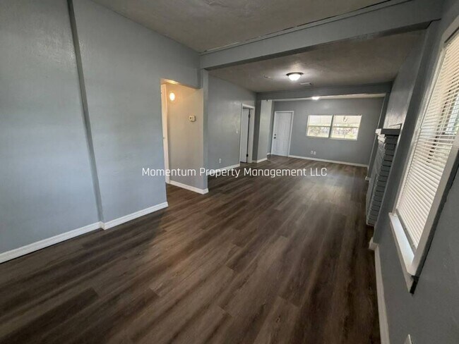 Building Photo - 2308 Oakdale St S