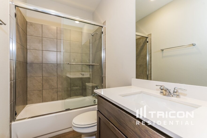 Building Photo - 2517 Dulaney Dr