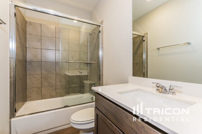 Building Photo - 8208 Howell Oak Dr