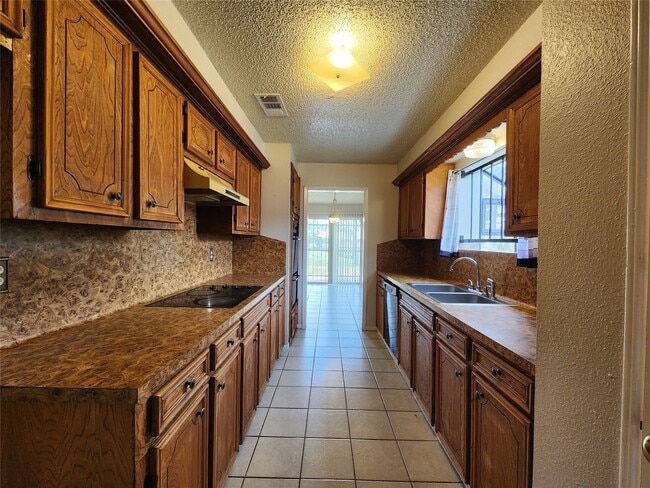 Building Photo - 9607 Hanford St