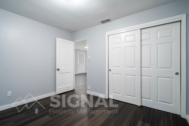 Building Photo - 1421 Rayfield Dr