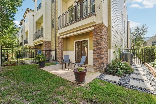 Building Photo - 2421 Beall St