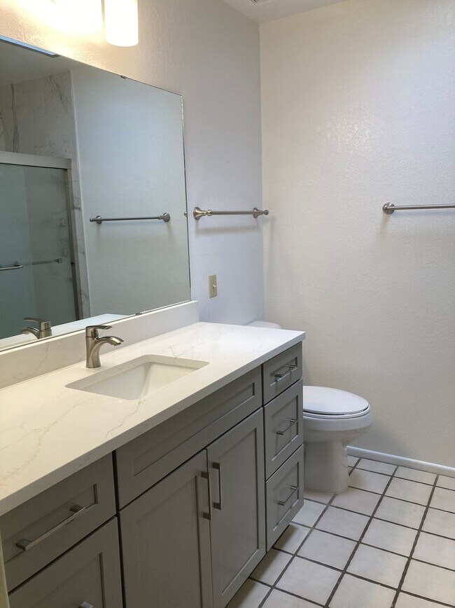 Building Photo - Northwest Townhouse