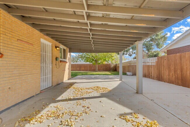 Building Photo - 1230 S Pierce St