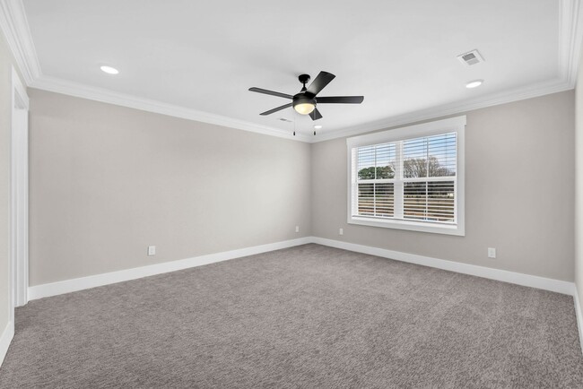 Building Photo - 166 Sango Dr