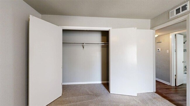 Building Photo - 3800 E 29th St