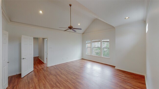 Building Photo - 5843 Petty St