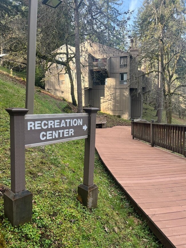 Building Photo - 2-Bedroom 2-Bathroom Condo in the Trees!!!!