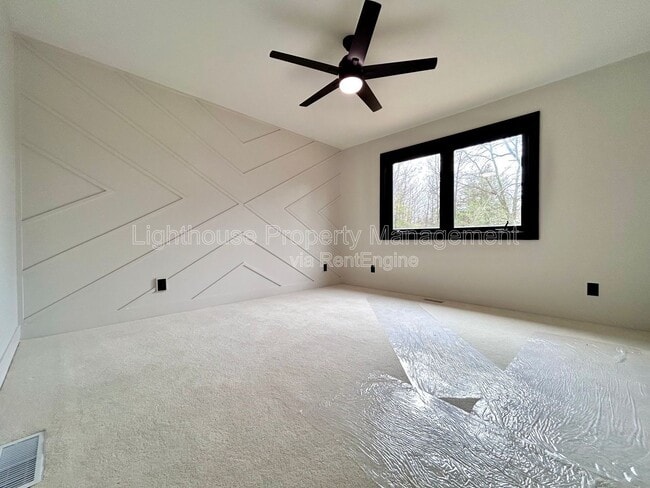 Building Photo - 1505 N Green Creek Rd